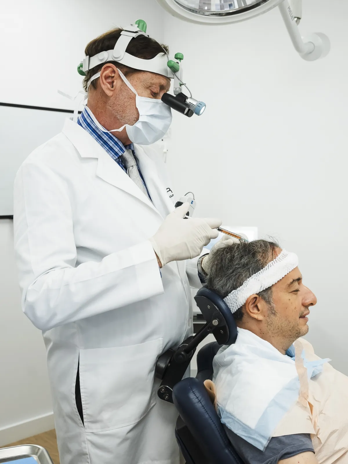 Dr. Cole at ForHair Clinic with a patient having a consultation